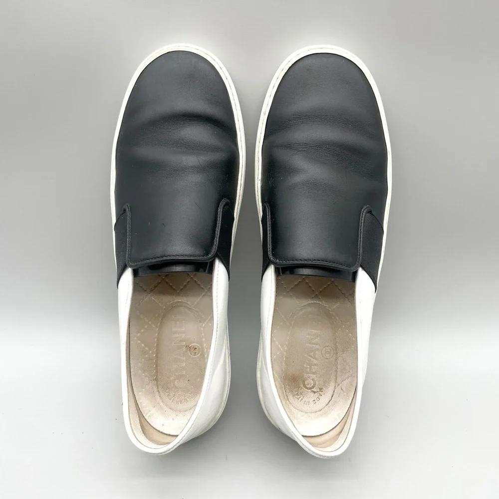 Chanel Womens 40 CC Logo Slip On Sneakers Black White Leather Tennis Preppy Chic